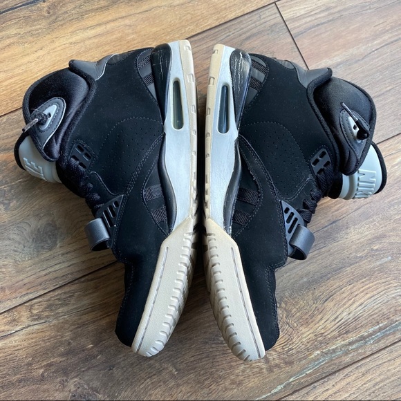 {preloved} Men’s Black Nike High Top Sneakers - Picture 10 of 12